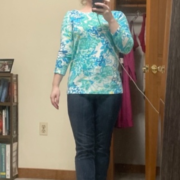 Lilly Pulitzer Boat Neck 3/4 Sleeve Blue Floral In a Pinch Top - Picture 2 of 6